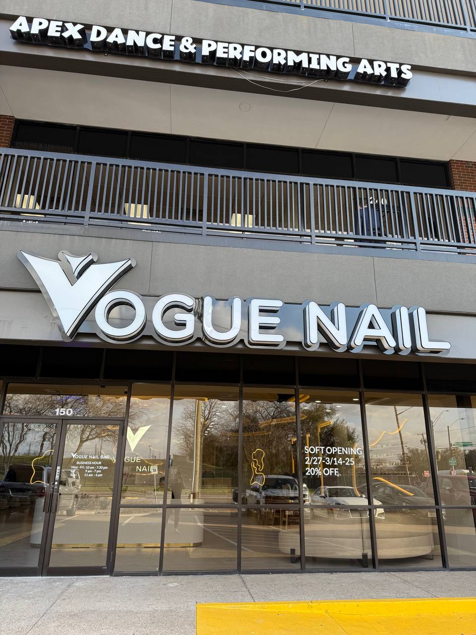 Vogue Nail Bar logo